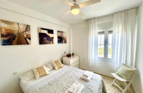 Valdelagrana Apartamento | GATU VALDEPLAYA 1ª linea playa piscina parking 3 dormit 2 baños, " Preferente mayores de 21 años y familias "