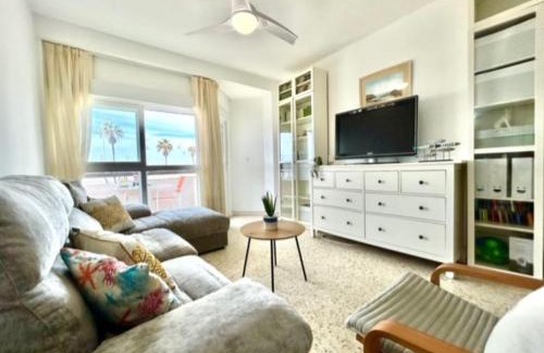 Valdelagrana Apartamento | GATU VALDEPLAYA 1ª linea playa piscina parking 3 dormit 2 baños, " Preferente mayores de 21 años y familias "