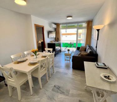 El Puerto de Santa Maria Apartamento | GATU Villa Sol, junto a la playa , piscina, 2 baños, aire cc, terraza, " Preferente mayores de 21 años y familias "