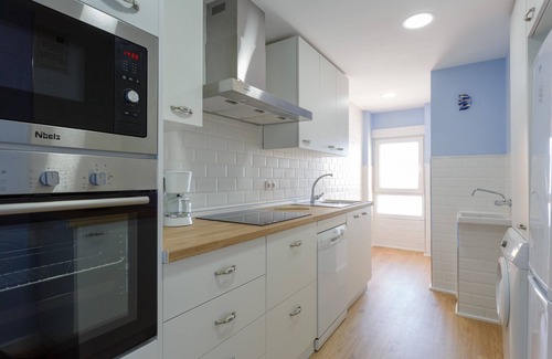 Cadiz Apartamento | GAVIOTA Family Home free parking by Cadiz4Rentals