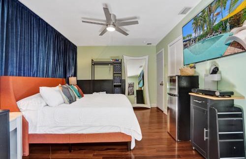 Coral Heights Casa | Gay Clothing Opt Studio in heated pool guesthouse