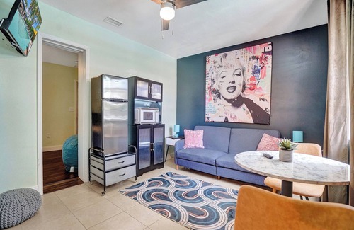 Coral Heights Casa | GAY guesthouse-heated Poolside Pleasure- GAY MENS- clothing opt-2miles to Wilton