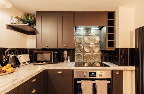 Upper Town Casa | Central Townhouse with Garden & Free Parking