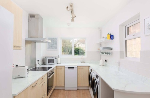 Bath City Centre Casa | Traditional Bath House, Garden with City Views