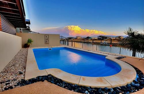 Exmouth Casa | Gecko - On the Marina with Pool & Private Jetty