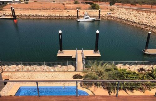 Exmouth Casa | Gecko - On the Marina with Pool & Private Jetty