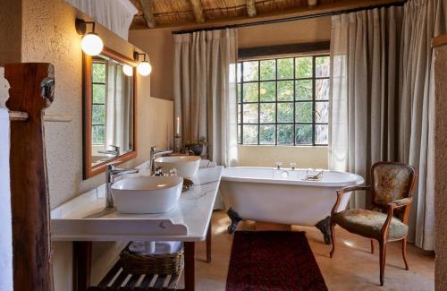 Kruger National Park Cabina | Geiger's Camp in Timbavati Game Reserve by NEWMARK