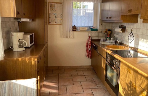 Zirndorf Apartamento | Acogedor apartamento de 3 habitaciones (84m²) en la planta baja con terraza