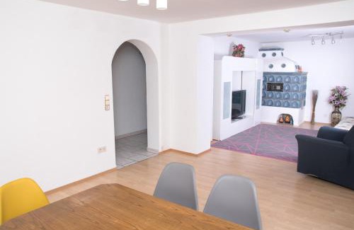 Oberasbach Apartamento | Gemütliche Familien-Ferienwohnung mit Balkon nahe Playmobil FunPark