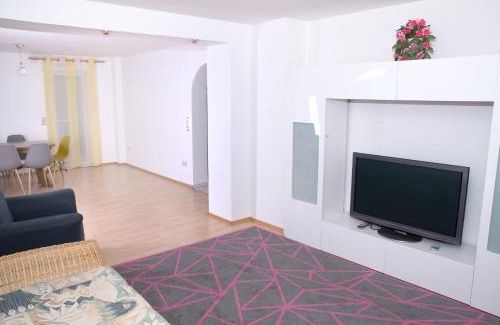 Oberasbach Apartamento | Gemütliche Familien-Ferienwohnung mit Balkon nahe Playmobil FunPark