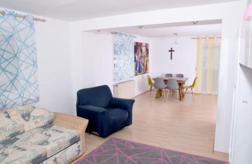 Oberasbach Apartamento | Gemütliche Familien-Ferienwohnung mit Balkon nahe Playmobil FunPark