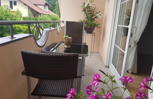 Pemfling Apartamento | Gemütliche Ferienwohnung mit Balkon und Garten