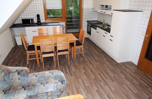 Zirndorf Apartamento | Acogedor apartamento (92m²) con cocina totalmente equipada.