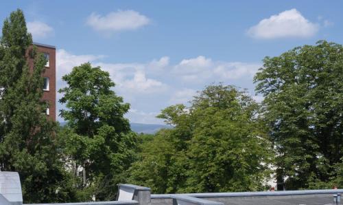 Niederursel Apartamento | Gemütliche helle Dach-Wohnung in Frankfurt