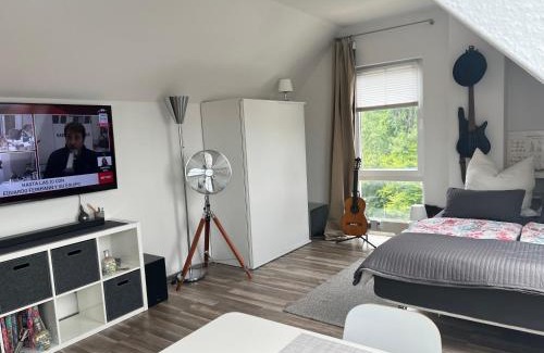 Niederursel Apartamento | Gemütliche helle Dach-Wohnung in Frankfurt
