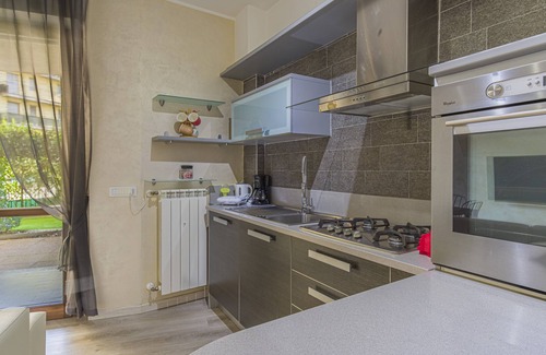 Luino Condominio | Gemütliche Kleine Wohnung mit 30 qm Garten in Luino