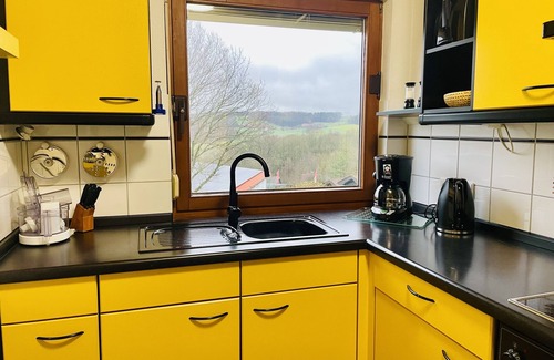 Dipperz Casa | Gemütlicher Bungalow in Ruhiger Lage mit Traumhafter Aussicht für 2-6 Personen