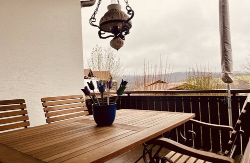 Dipperz Casa | Gemütlicher Bungalow in Ruhiger Lage mit Traumhafter Aussicht für 2-6 Personen