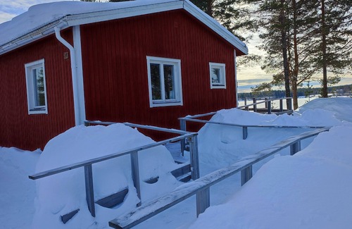 Blattnicksele Casa | Gemütliches Holzhaus in der Wildnis von Lappland in Wunderschöne Lage am Wasser