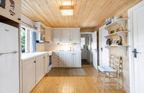 Lyngdal Casa | Gemütliches Helles Ferienhaus am See mit Panoramaseeblick + Hütte und Nahe Meer