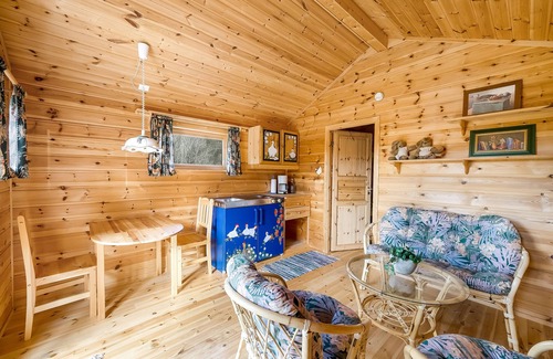 Lyngdal Casa | Gemütliches Helles Ferienhaus am See mit Panoramaseeblick + Hütte und Nahe Meer