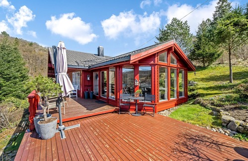 Lyngdal Casa | Gemütliches Helles Ferienhaus am See mit Panoramaseeblick + Hütte und Nahe Meer