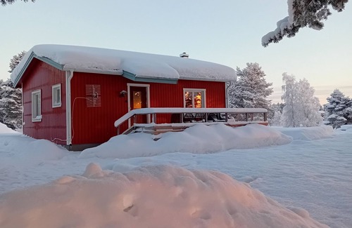 Blattnicksele Casa | Gemütliches Lappländisches Ferienhaus in der Wildnis Direkt am Gewässer