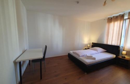 Oberstadt Casa | Gemütliches Privatzimmer mit französischem Doppelbett an der Universitätsklinik Mainz