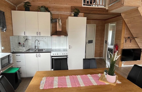 Vackelsang Casa | Gemütliches Haus am See mit Eigenem Elektroboot und Zugang zum Pool