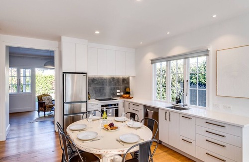Havelock North Casa | Gem on Gillean - Havelock North Holiday Home