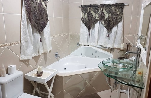 Klerksdorp Casa | Gemstone Guest House