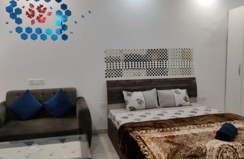 Noida Apartamento | Gen Z# Couple Friendly Relax & Comfy Condo