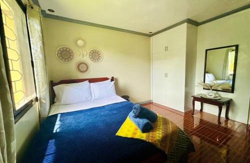 Catangnan Villa | General Luna Villa with kitchen, wifi and parking