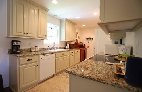 Eastman Casa | Genesis House - Christian Retreat