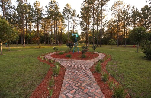 Eastman Casa | Genesis House - Christian Retreat