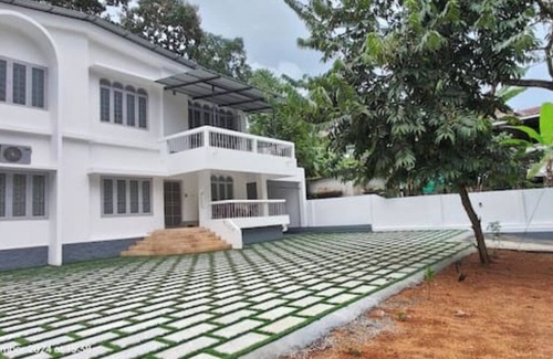 Kottayam Casa | Genesis spaces non AC upto 4 guests Kottayam