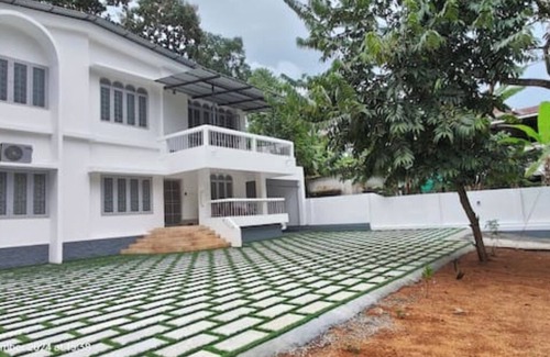 Kottayam Casa | Genesis Spaces Upper AC 2 guests