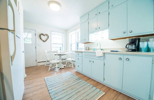 Lake Geneva Casa | Geneva Beach House - Sleeps 20 |Blocks to Lake |Parking for 10+ Cars |Yard |Group Stays
