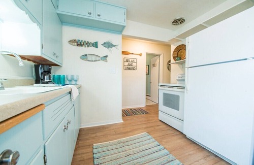 Lake Geneva Casa | Geneva Beach House - Sleeps 20 |Blocks to Lake |Parking for 10+ Cars |Yard |Group Stays