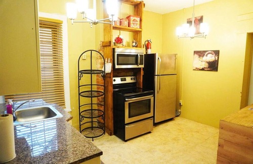 Coshocton Apartamento | Genevieve's Place in Historic Roscoe Village