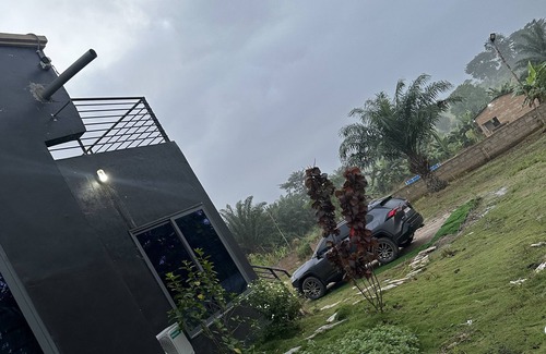 Nungua Villa | Genk Farmhouse Cozy mountain hideaway