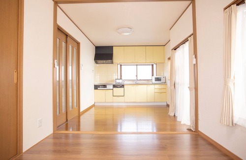 Katakai Casa | Genki na yado Katakai 3 min. walk to the beach! Japanese-style room with 8 tatami mats and Western-style room with 6 tatami mats, spacious living room, 2LDK, 2 parking spaces.