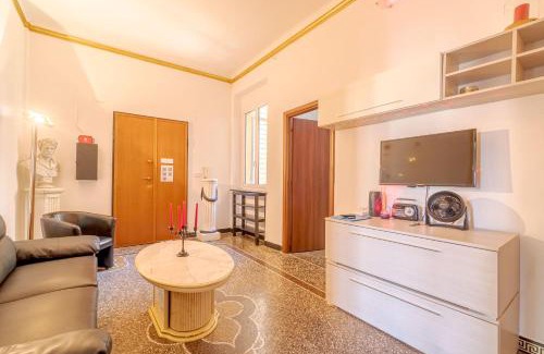 Lagaccio Apartamento | Genova La Fortuna Roomy Apt & Panoramic Balcony