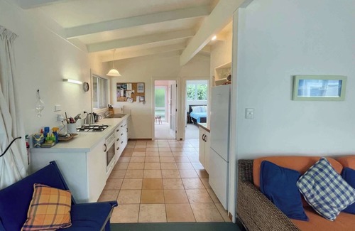 Surfdale Casa | Genuine Kiwi Bach - Stay Waiheke