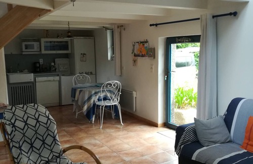 Tregunc Casa | Genuine standing-stone penty 1.5 km from the beach and wild coastline