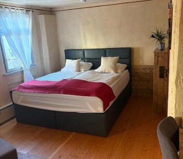 Zirndorf Apartamento | Genusspur - Schiefer Salon