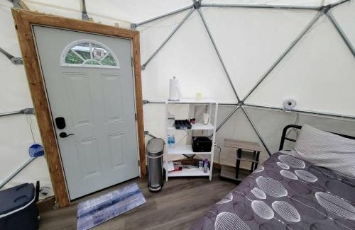 Purlear Otro | Geodome on Creek, Great Getaway, WIFI & Hot Shower near Boone, NC