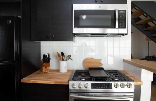 Solana Beach Casa | Geometric Loft: renovated, hip, pets, pool/spa