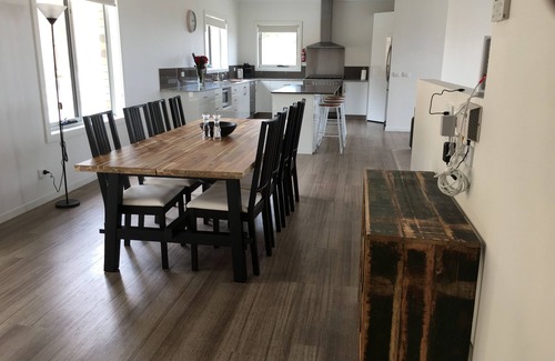 St Helens Otro | George River Park (Prestige House, 100 Acres, Animals, Bay / Mountain / Town Views)