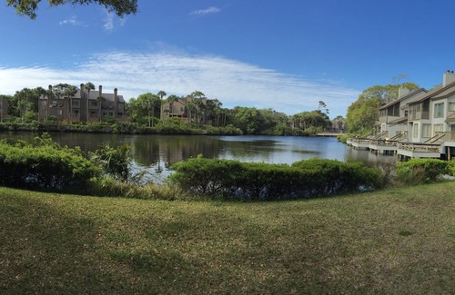 Kiawah Island Villa | Vistas de Georgeous! Walkout villa en la laguna del primer piso. Mascota amigable.